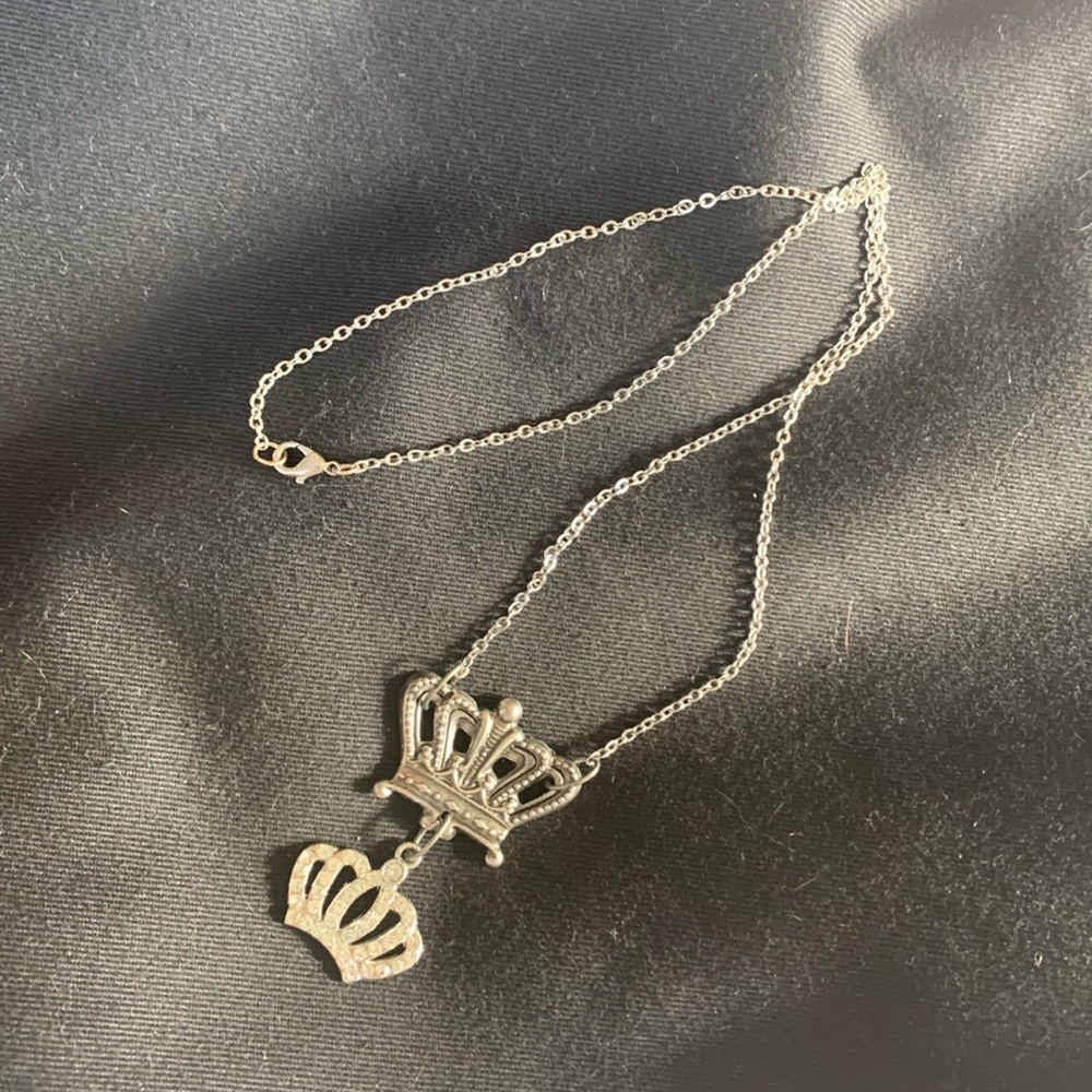 Silver necklace 20 inch chain. Costume jewelry with 2 crowns.